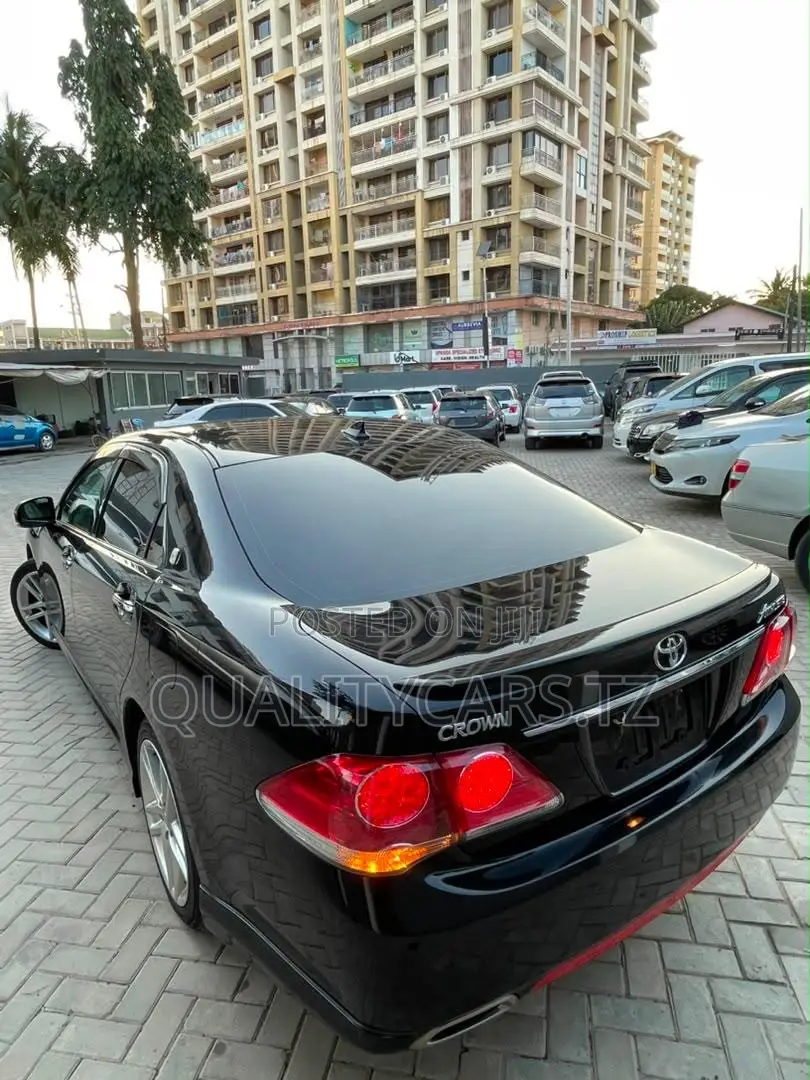 Toyota Crown 2010 Black