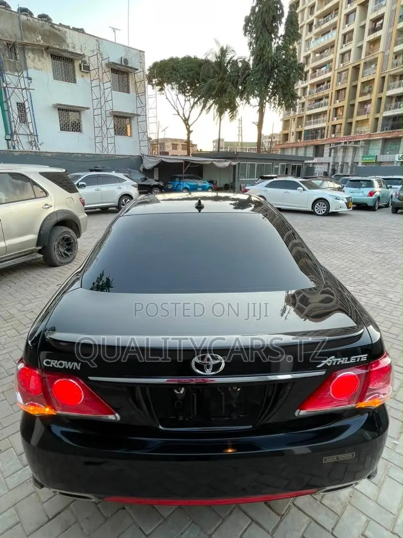 Toyota Crown 2010 Black