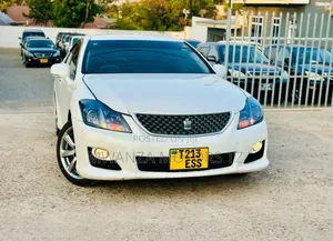 Toyota Crown 2010 White
