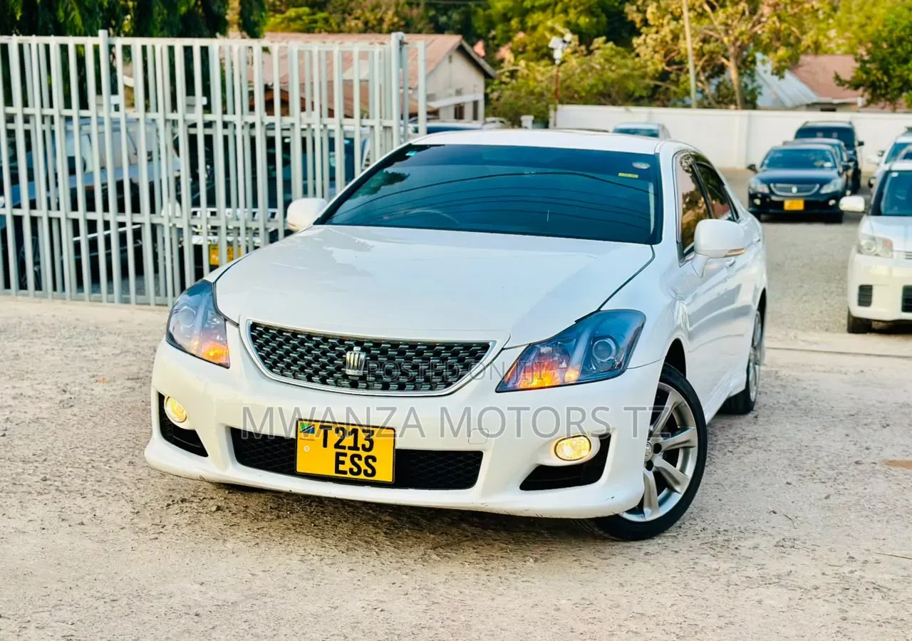 Toyota Crown 2010 White