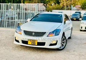 Toyota Crown 2010 White
