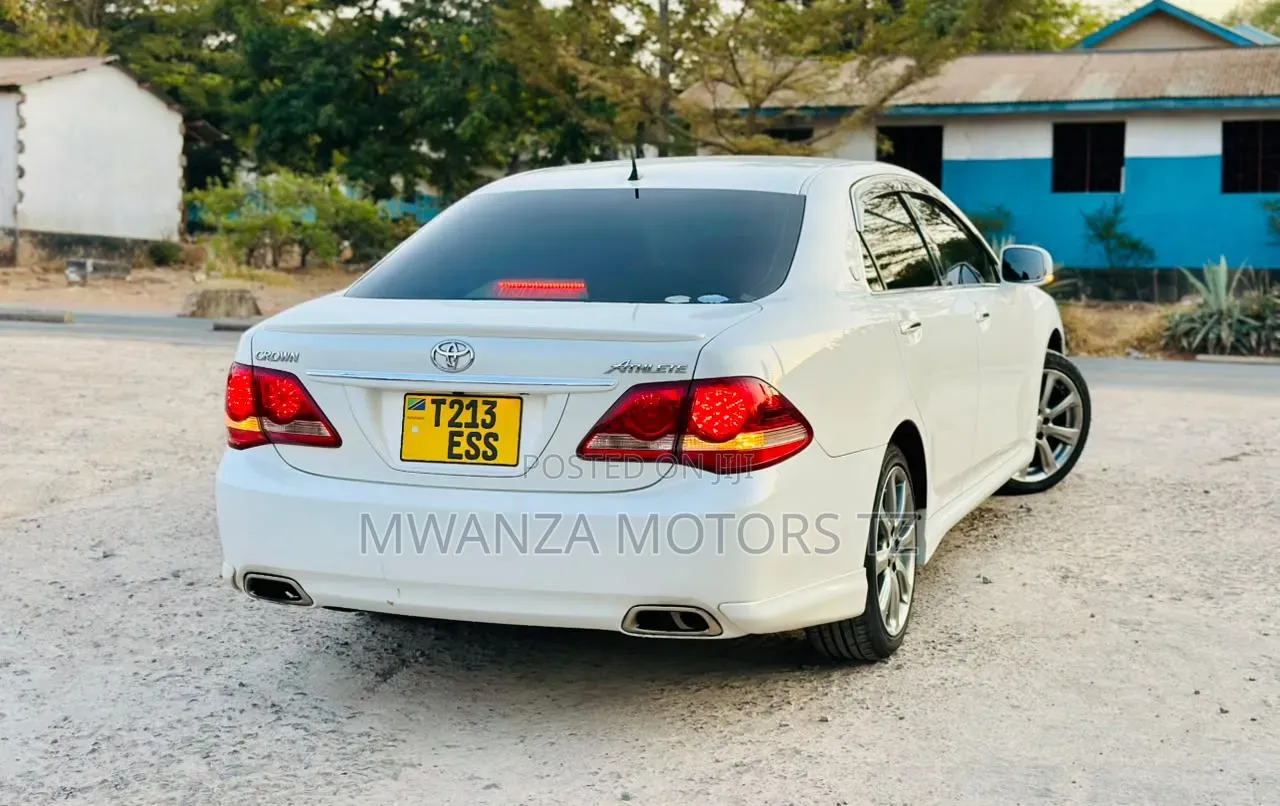 Toyota Crown 2010 White