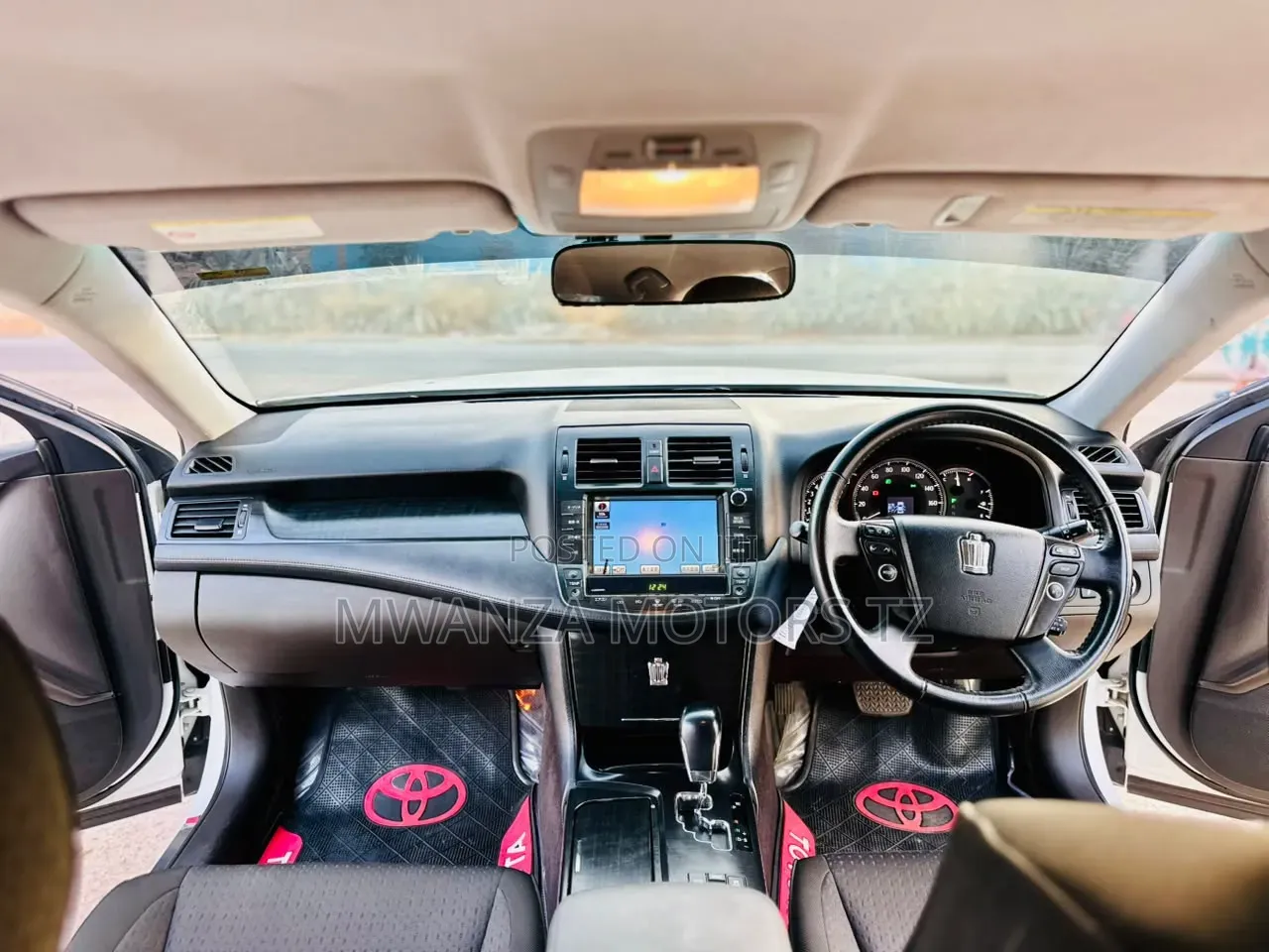Toyota Crown 2010 White