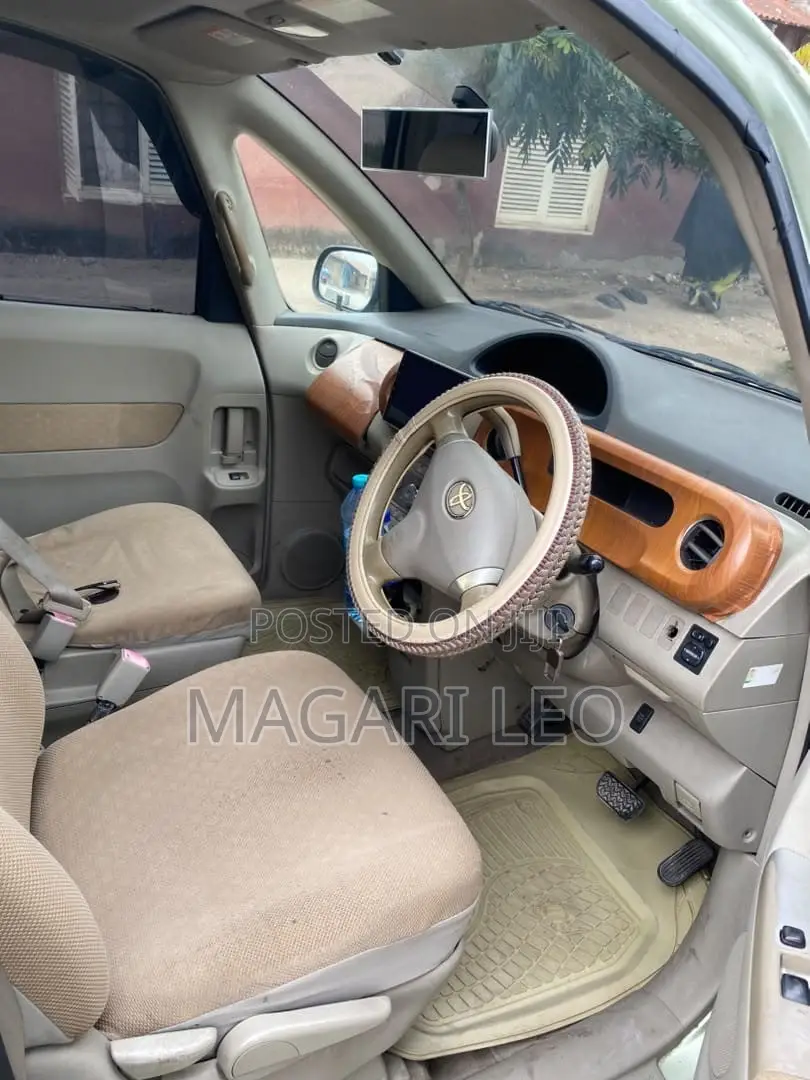 Toyota Porte 1.3 FWD 2005 Green