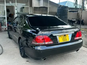 Toyota Crown Royale 2005 Black