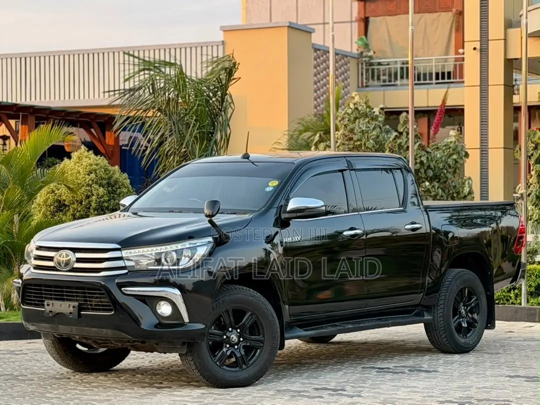 Toyota Hilux 2021 Black