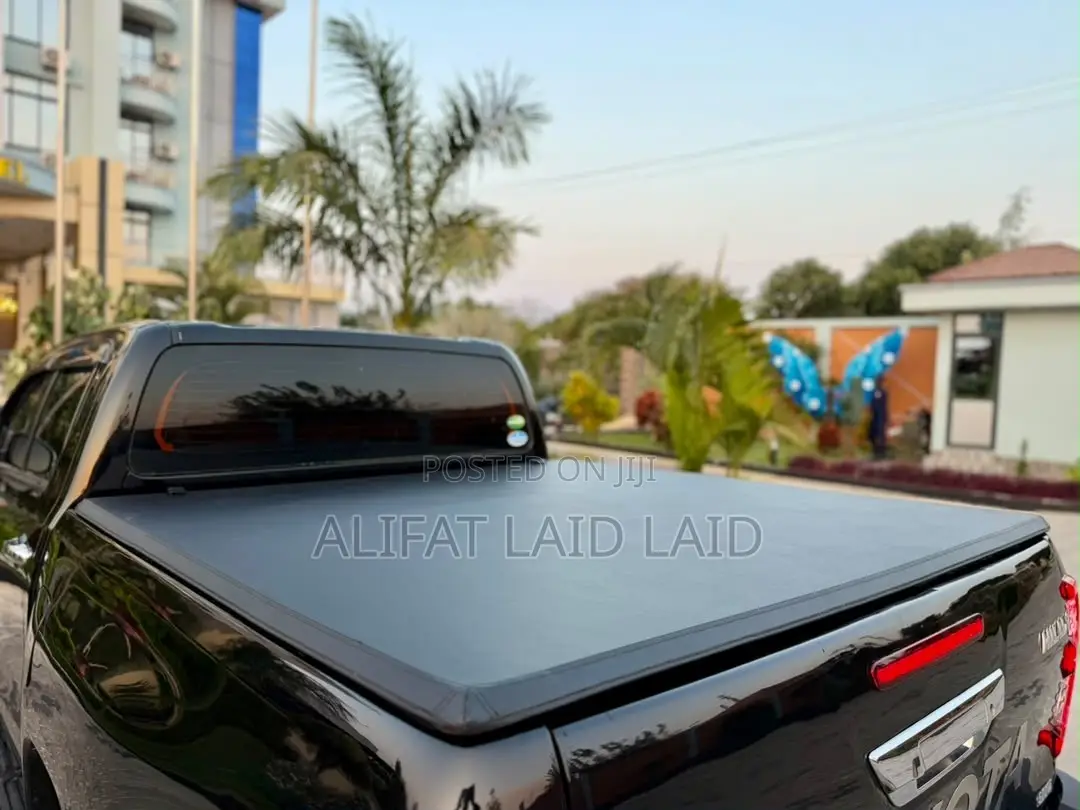 Toyota Hilux 2021 Black