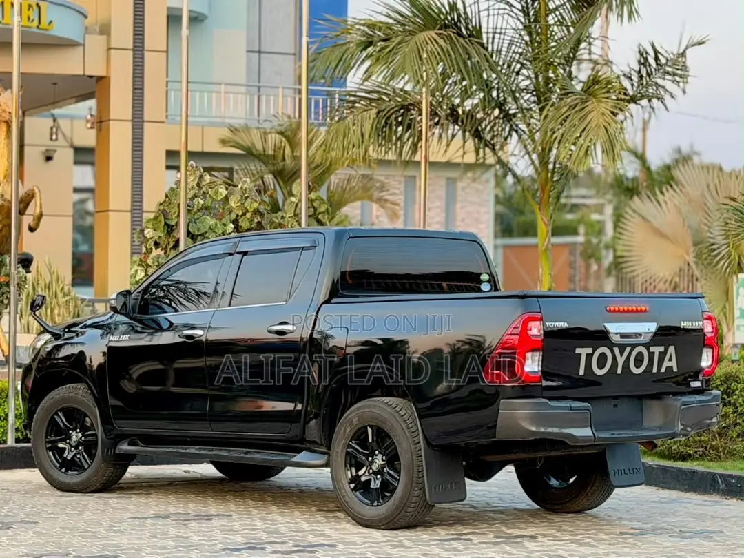 Toyota Hilux 2021 Black