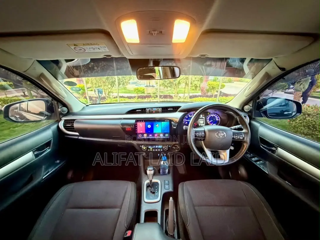 Toyota Hilux 2021 Black