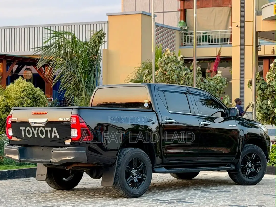 Toyota Hilux 2021 Black
