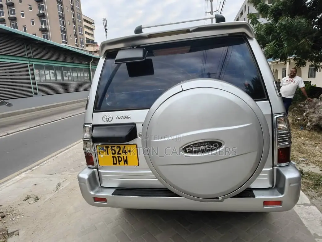 Toyota Land Cruiser Prado 2005 Silver