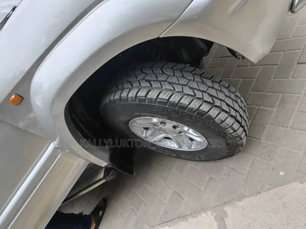 Toyota Land Cruiser Prado 2005 Silver