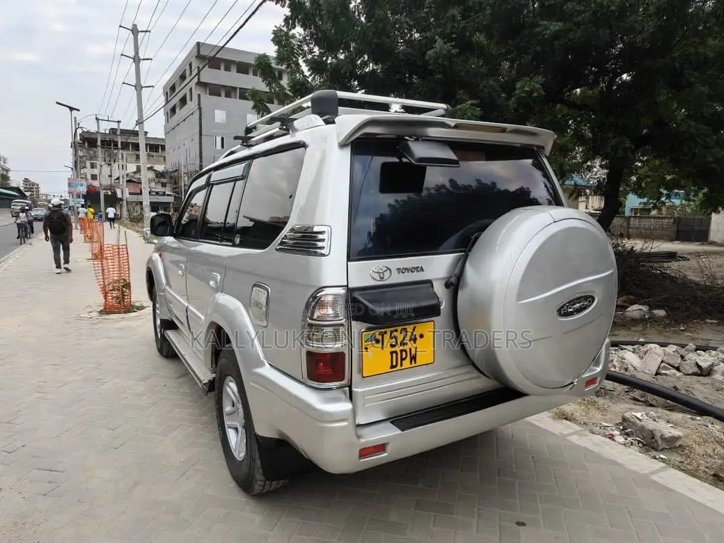 Toyota Land Cruiser Prado 2005 Silver