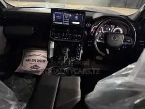 Toyota Land Cruiser 2024 Silver