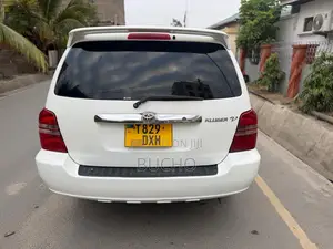 Toyota Kluger 2004 White