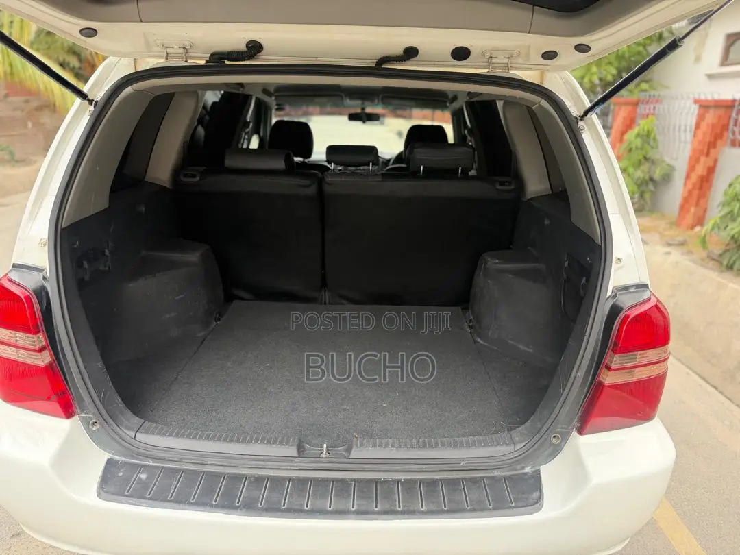 Toyota Kluger 2004 White