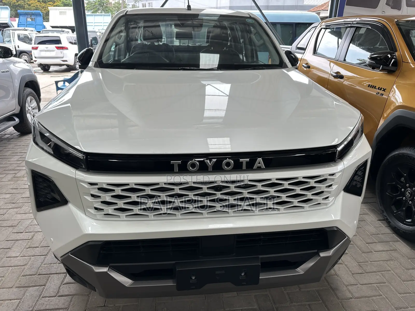 Toyota Hilux 2026 White