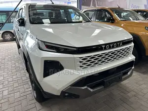 Toyota Hilux 2026 White