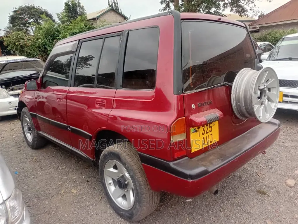 Suzuki Escudo 1998 Red