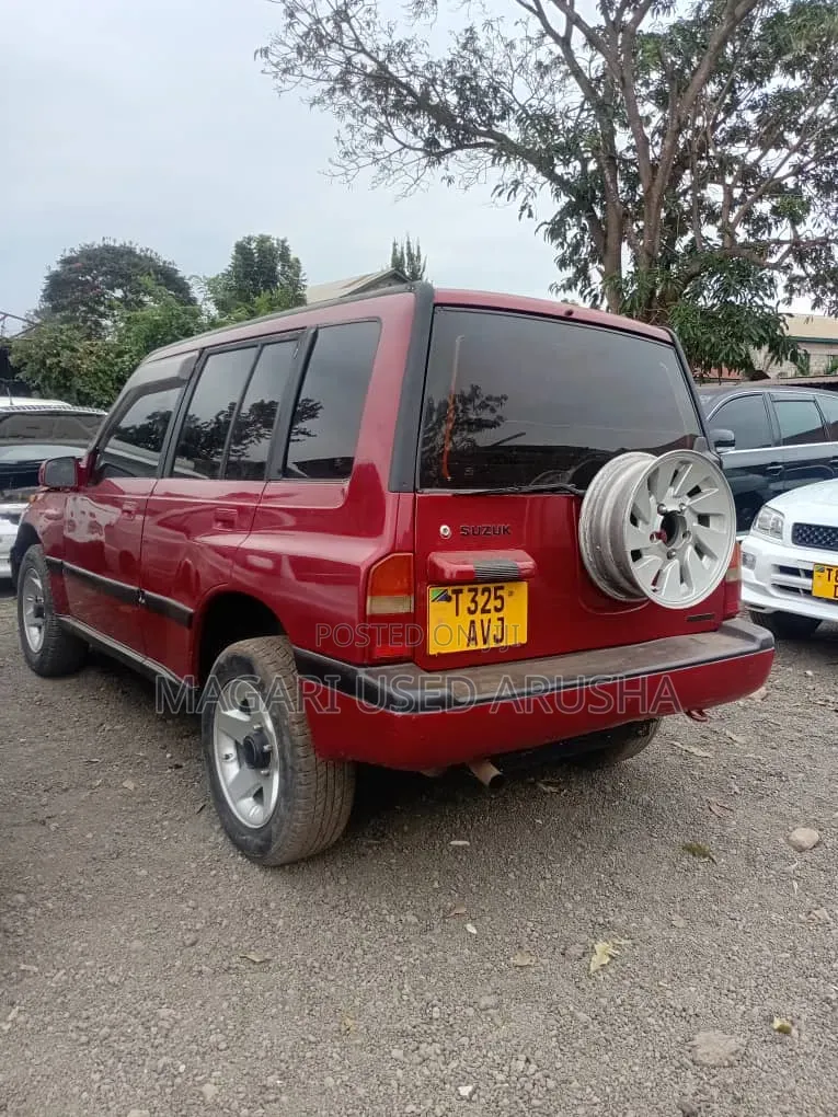 Suzuki Escudo 1998 Red