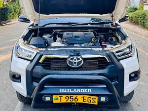 Toyota Hilux 2024 White