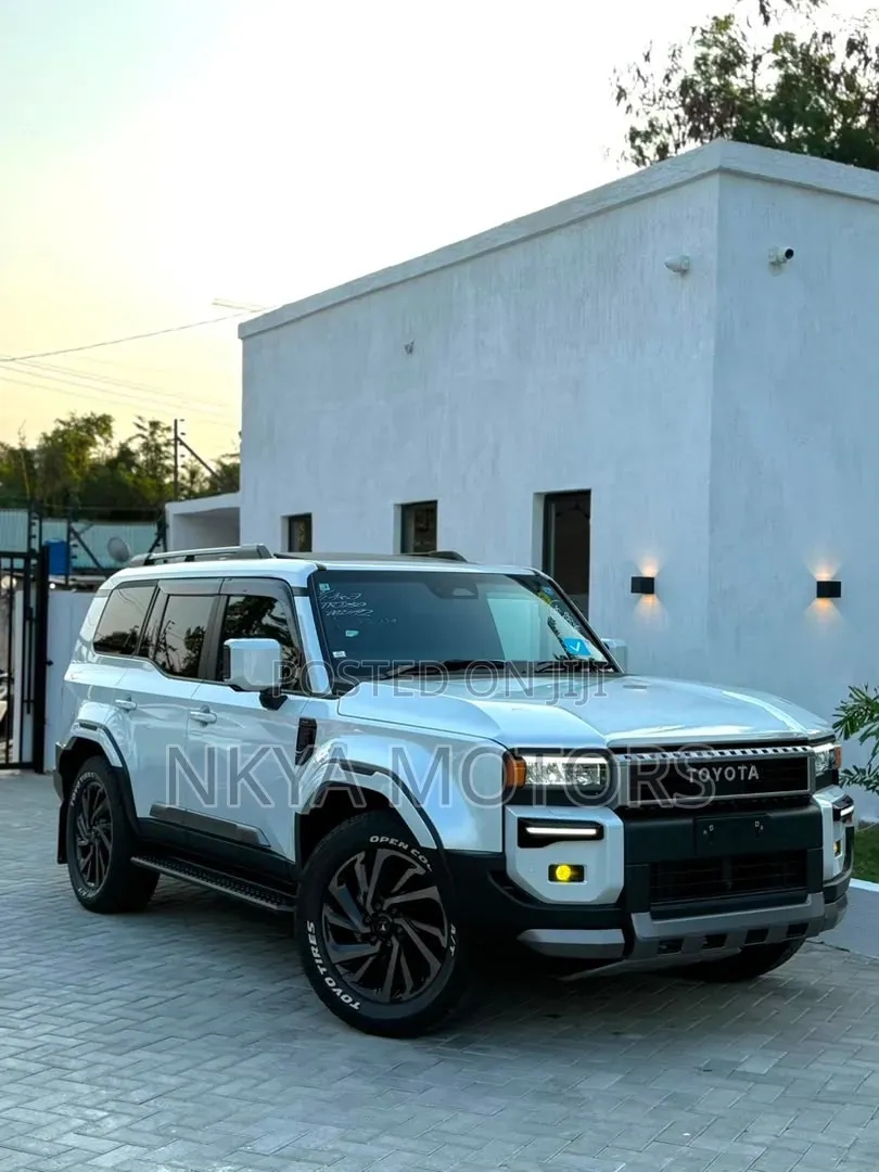 Toyota Land Cruiser Prado 2025 White