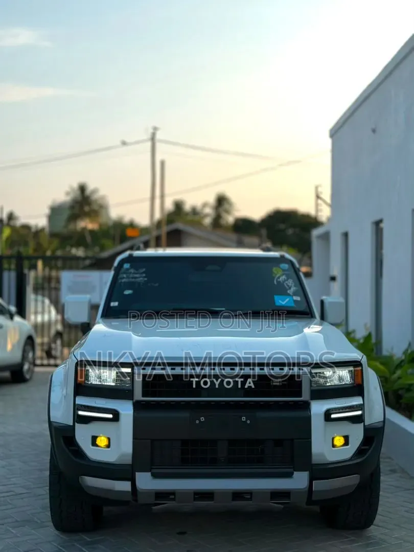 Toyota Land Cruiser Prado 2025 White