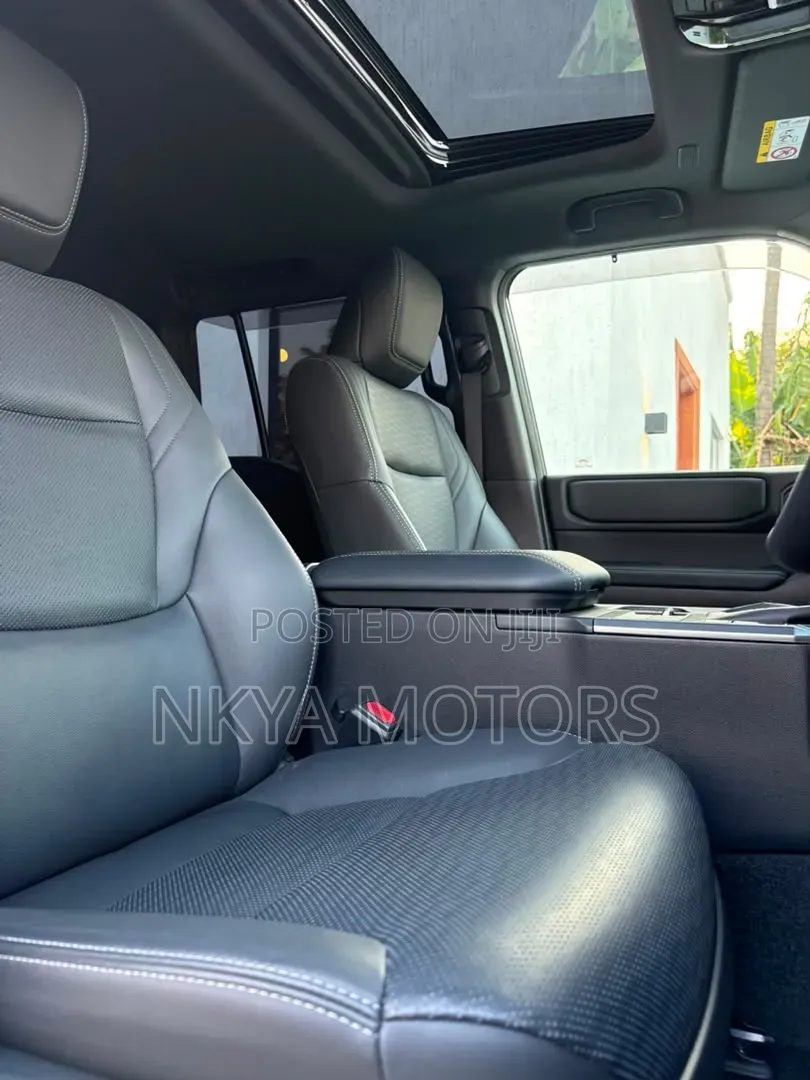 Toyota Land Cruiser Prado 2025 White