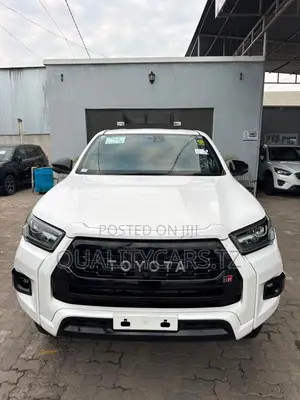 Toyota Hilux 2023 White