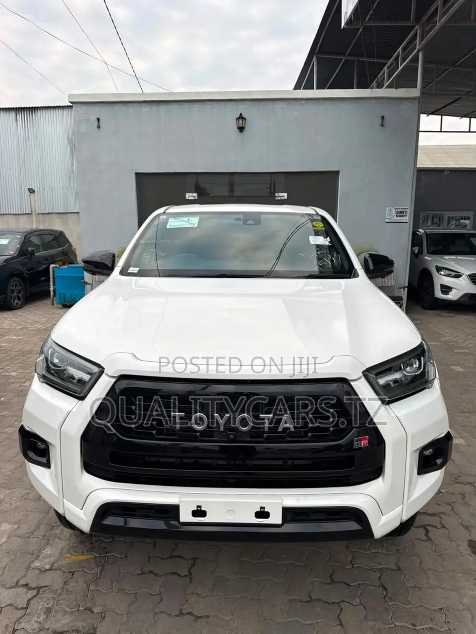 Toyota Hilux 2023 White