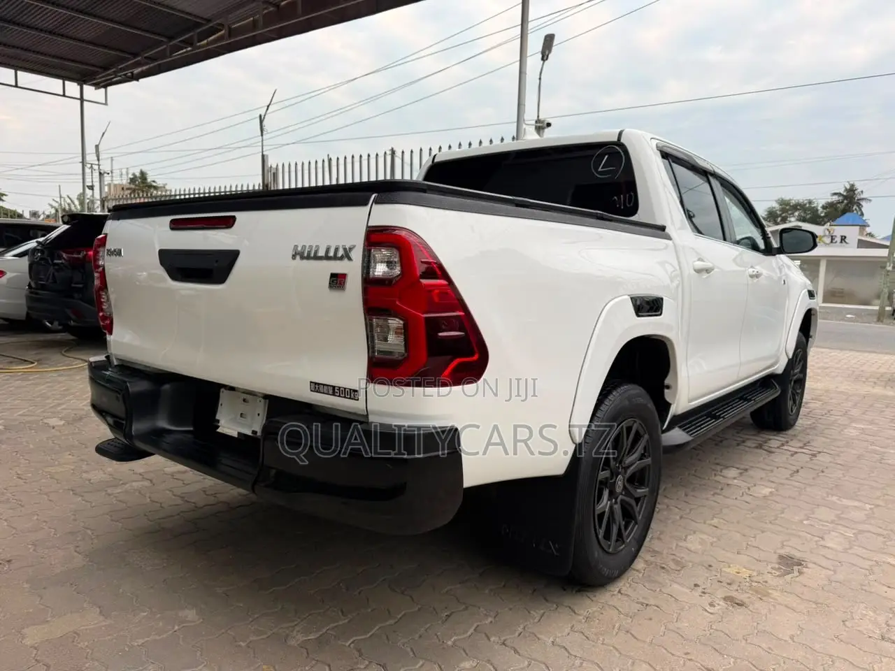 Toyota Hilux 2023 White