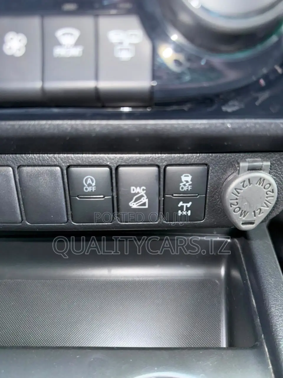Toyota Hilux 2023 White