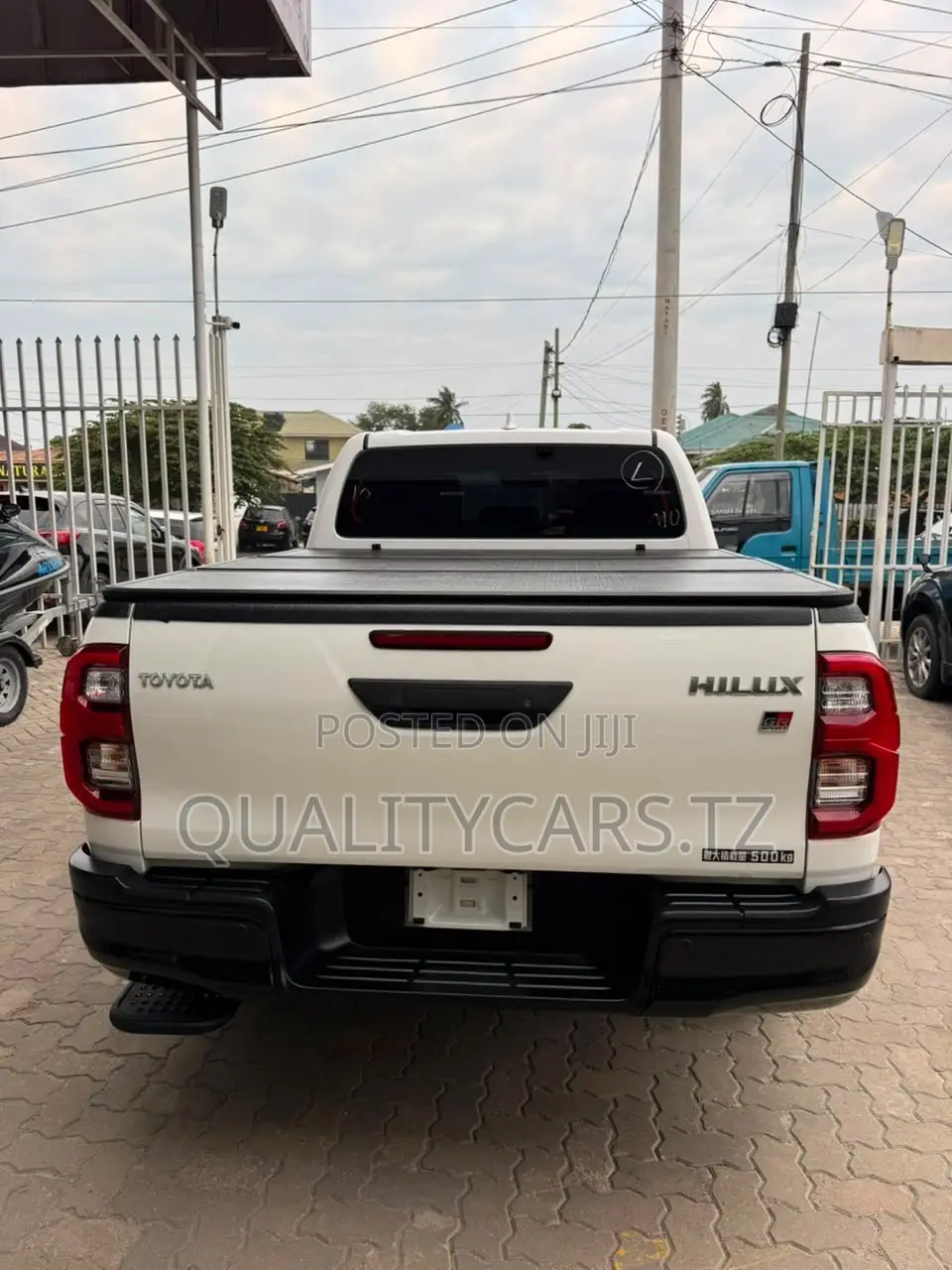 Toyota Hilux 2023 White