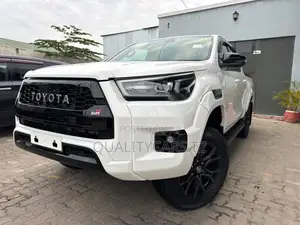 Toyota Hilux 2023 White