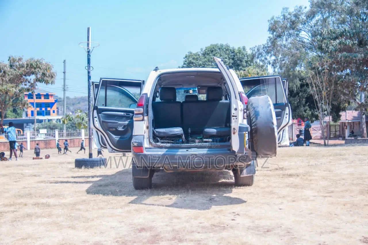 Toyota Land Cruiser Prado 2006 Off white