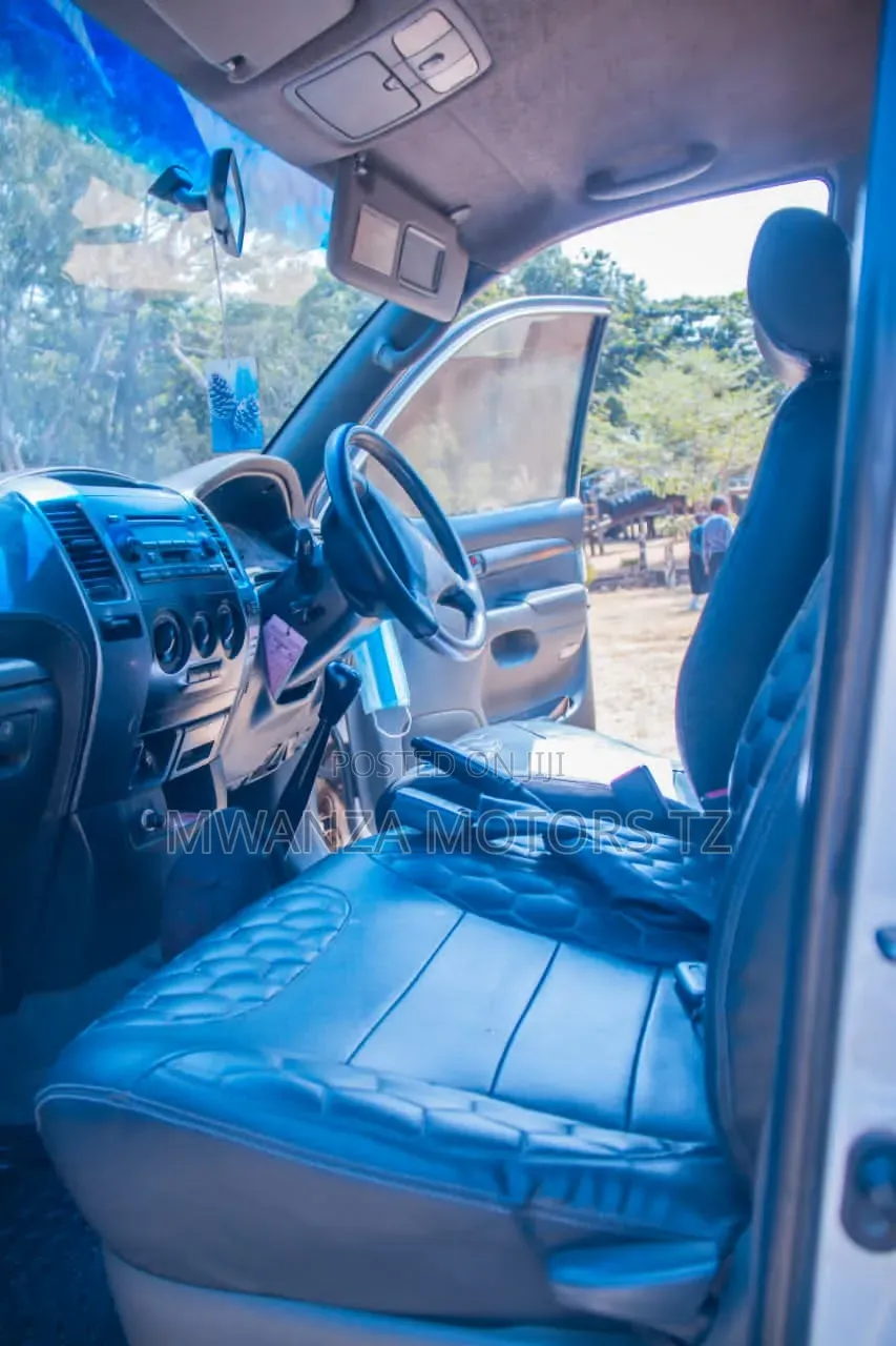 Toyota Land Cruiser Prado 2006 Off white