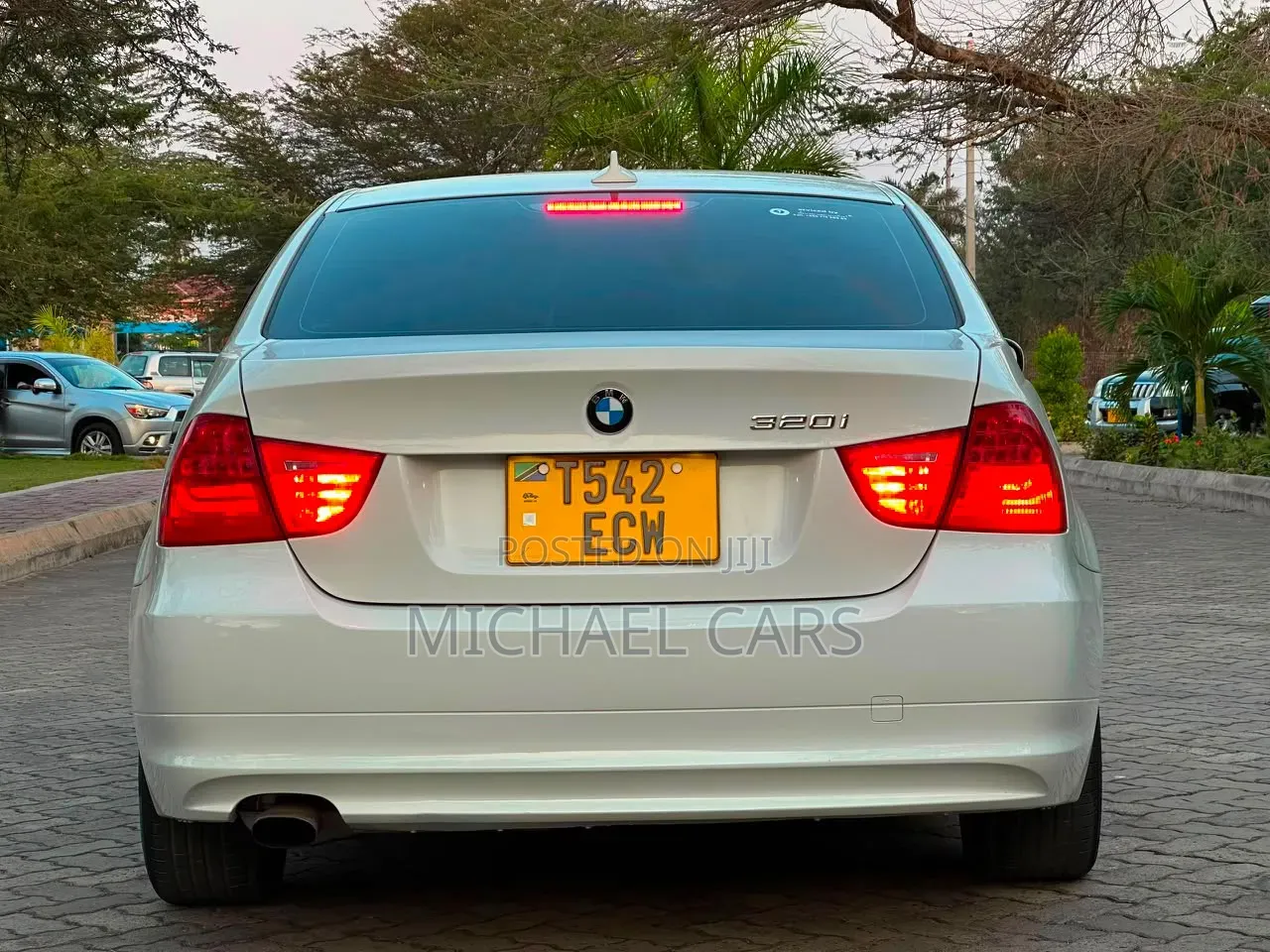 BMW 3 Series 2009 White