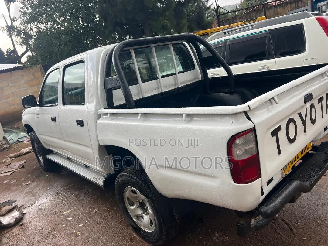 Toyota Hilux 1995 Off white