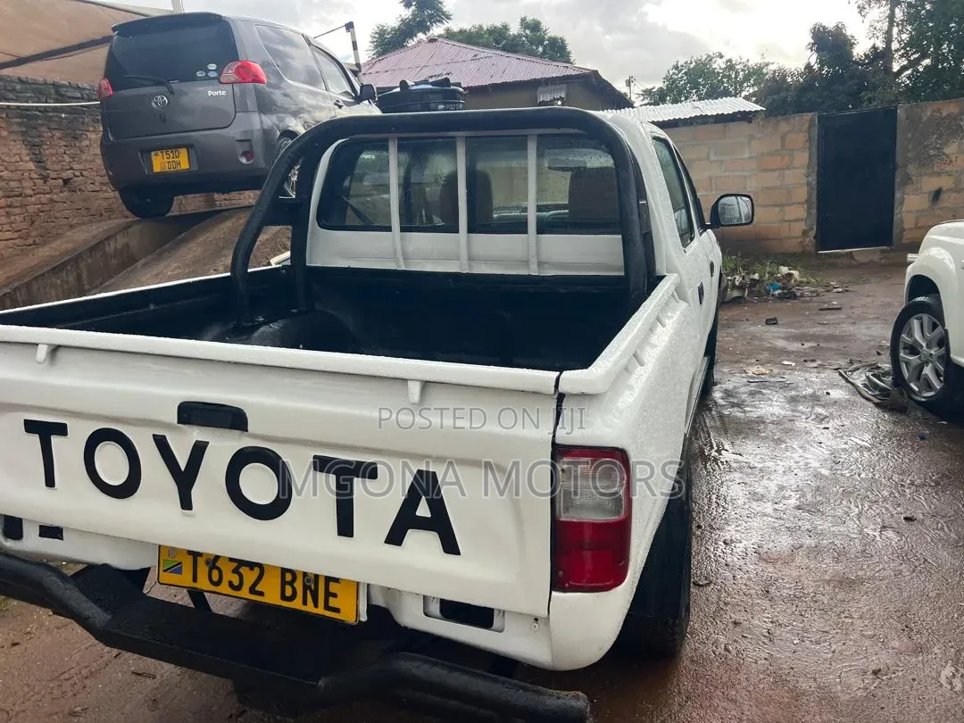 Toyota Hilux 1995 Off white