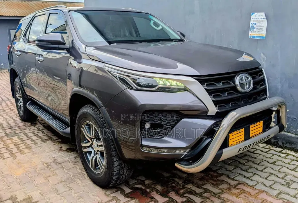 Toyota Fortuner 2022 Gray