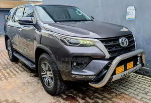 Toyota Fortuner 2022 Gray