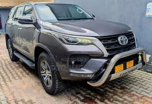 Toyota Fortuner 2022 Gray