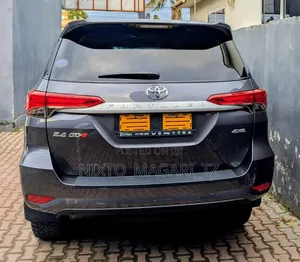 Toyota Fortuner 2022 Gray