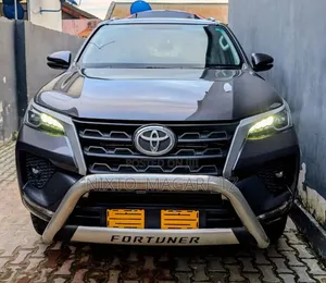 Toyota Fortuner 2022 Gray