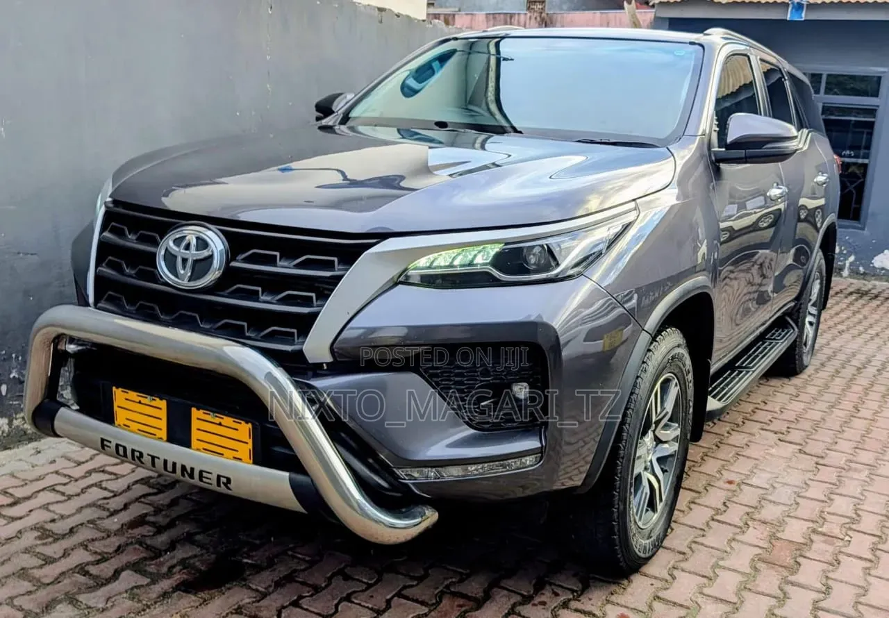 Toyota Fortuner 2022 Gray