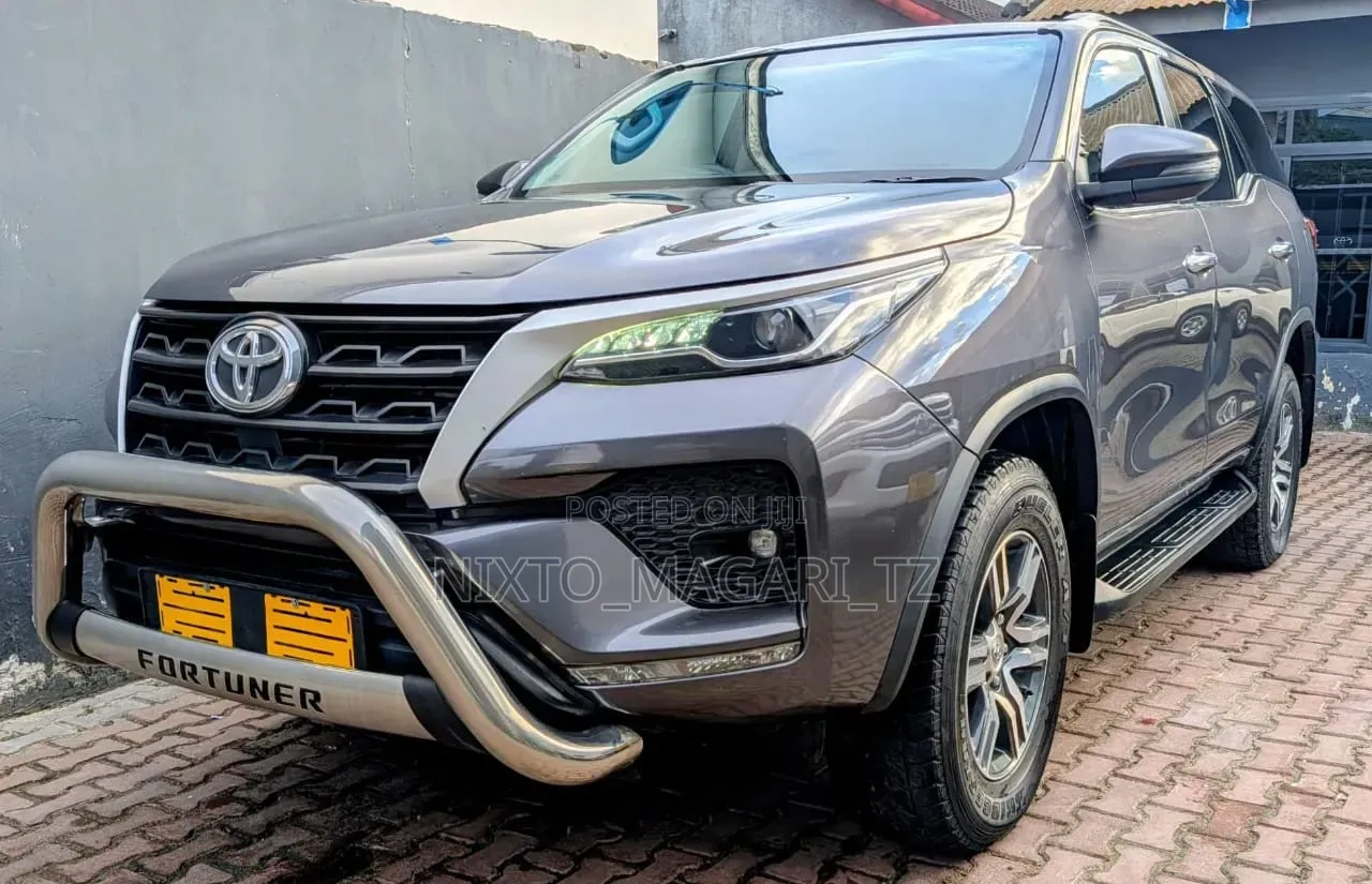 Toyota Fortuner 2022 Gray