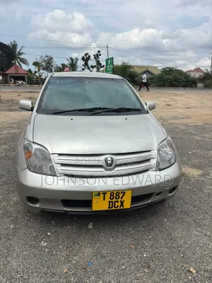 Toyota IST 2004 Silver
