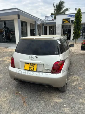 Toyota IST 2004 Silver