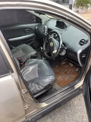 Toyota IST 2004 Silver