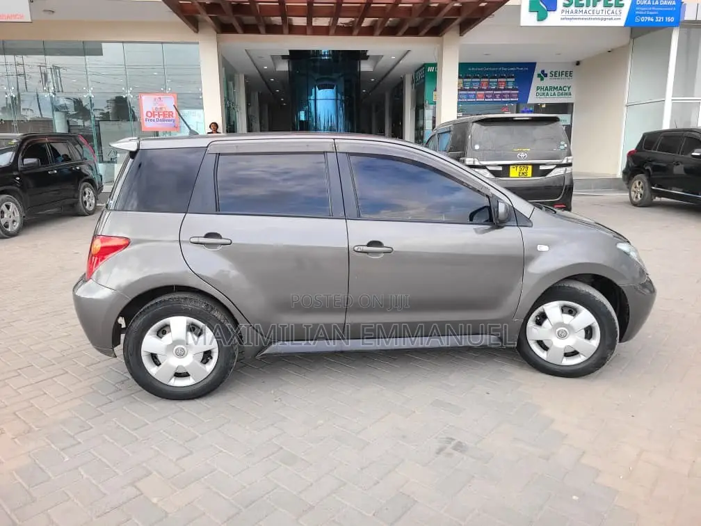 Toyota IST 2005 Gray
